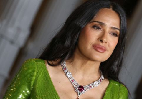 Răvășitoarea Salma Hayek a făcut furori în LA. Actrița a strălucit la o gală unde a fost însoțită de soțul miliardar