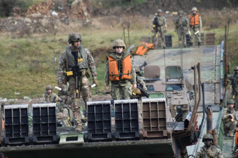 exercitiu Militari români, francezi şi portughezi (1)