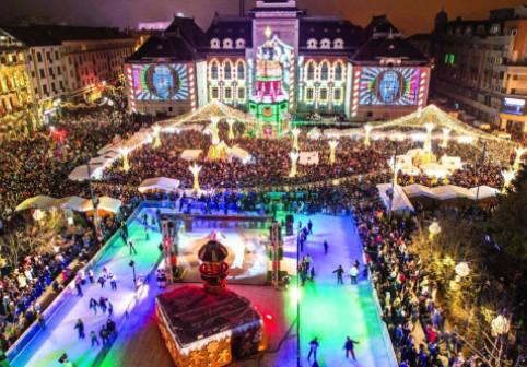 Prețuri Târgul de Crăciun de la Craiova 2025. Cât costă un pahar cu vin fiert sau o porție de fasole cu ciolan