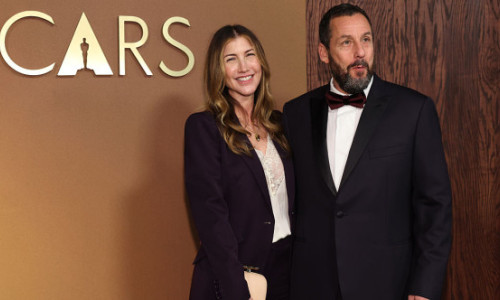 Adam Sandler, fericit alături de soția lui, după 22 de ani de mariaj și două fiice împreună: 