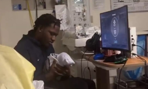 Un bărbat a ales să se joace pe calculator, chiar în sala de nașteri, în timp ce i se năștea copilul: „Cel mai diabolic lucru văzut vreodată”