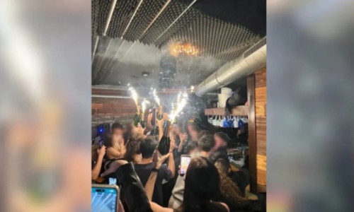VIDEO Momentul declanșării incendiului din clubul din Elveția. Tavanul ar fi luat foc după ce o chelneriță a ridicat o sticlă de șampanie cu artificii