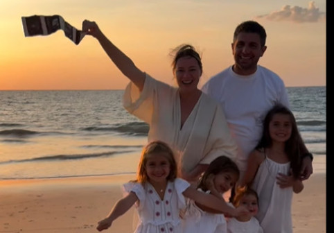 Laura Cosoi e însărcinată. În câteva luni va deveni mamă pentru a cincea oară: "Îmi sărbătoresc ziua de naștere celebrând viața"