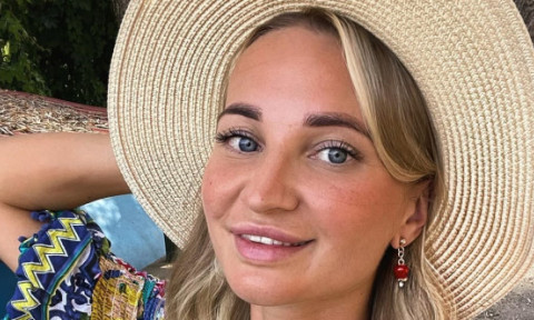 A vrut să înceapă 2026 mai frumoasă, dar și-a lăsat fiica orfană. O influenceriță de 38 de ani a murit după o operație estetică în Moscova