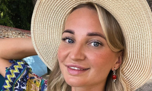 A vrut să înceapă 2026 mai frumoasă, dar și-a lăsat fiica orfană. O influenceriță de 38 de ani a murit după o operație estetică în Moscova