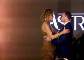 Inconfundabilă, seducătoare. Sharon Stone, impresionantă la 67 de ani. A făcut furori la gala Astra Film Awards 2026