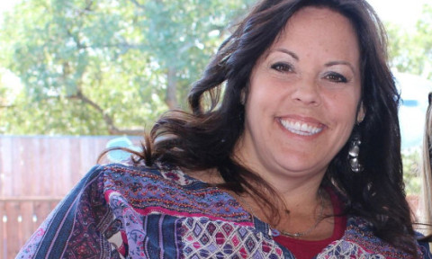 Își începea ziua cu chipsuri și dulciuri și consuma 5000 de calorii. A renunțat la un singur lucru și a dat jos 70 kg