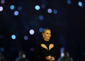 „Superbă”. Charlize Theron, apariție surpriză la ceremonia de deschidere a JO 2026. Actrița a transmis un puternic mesaj de pace