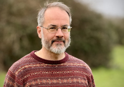 Un bărbat a ieșit pe câmp pentru a-i arăta nepoatei sale cum funcționează un detector de metale. Ce a urma întrece orice imaginație