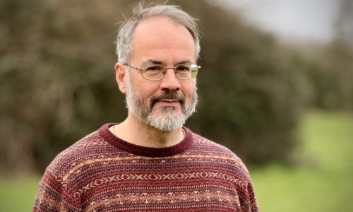 Un bărbat a ieșit pe câmp pentru a-i arăta nepoatei sale cum funcționează un detector de metale. Ce a urma întrece orice imaginație