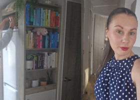 Unde locuiește această femeie după ce a renunțat la apartamentul ei scump. Face economie și muncește mai puțin