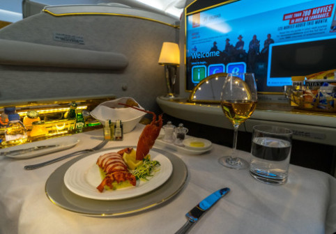 Câți bani a plătit un bărbat pentru un zbor la clasa întâi. A rămas fără cuvinte: „Este o cameră de hotel în cer”