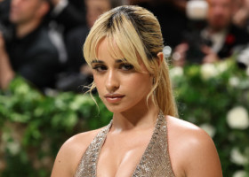 Nu și-a putut lua ochii de la ea. Camila Cabello, sărbătorită de iubitul miliardar. Imagini inedite de la petrecere