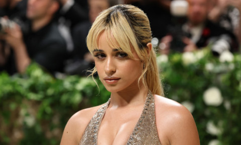 Nu și-a putut lua ochii de la ea. Camila Cabello, sărbătorită de iubitul miliardar. Imagini inedite de la petrecere