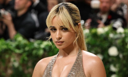 Nu și-a putut lua ochii de la ea. Camila Cabello, sărbătorită de iubitul miliardar. Imagini inedite de la petrecere