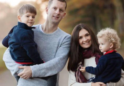 „Nu înțelegem ce s-a întâmplat”. Tragedie fără margini într-o familie, după ce o mamă și-a ucis copiii și s-a sinucis