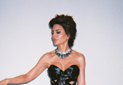 Rochia care a uimit Hollywoodul. O actriță și vedetă tv, într-o ținută făcută din 5 kg de păr uman: "Îmi place să fac lucruri distractive"