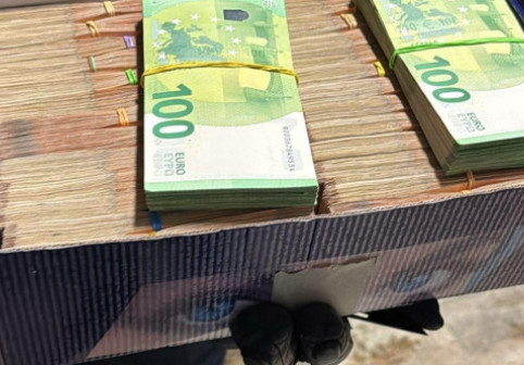 Grindeanu reacționează după ce în casele fostului său șef de cabinet s-au găsit teancuri cu bani în cutii de pantofi: "Îmi doresc pentru el, personal, să fie nevinovat"