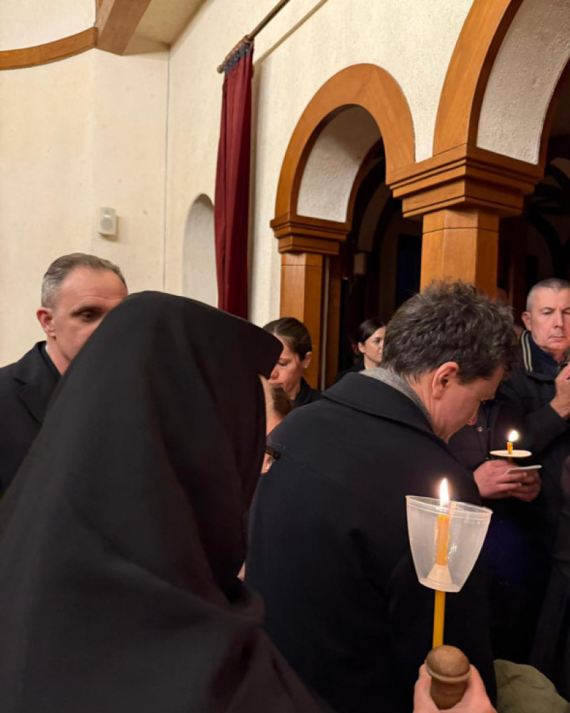 nicusor dan la slujba din vinerea mare