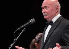 Tudor Gheorghe, în spital după ce a leșinat în baia unui hotel din Iași. Celebrul artist ar fi consumat alcool, iar apoi a căzut și s-a lovit la cap