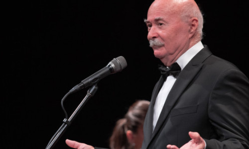 Tudor Gheorghe, în spital după ce a leșinat în baia unui hotel din Iași. Celebrul artist ar fi consumat alcool, iar apoi a căzut și s-a lovit la cap