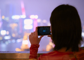 O tânără influencer din China, „șocată” să descopere că apărea într-un serial generat cu AI: Am simţit o teamă profundă