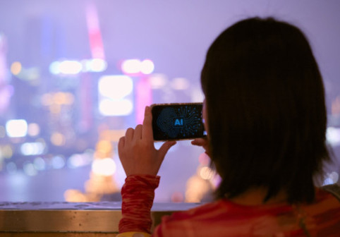 O tânără influencer din China, „șocată” să descopere că apărea într-un serial generat cu AI: Am simţit o teamă profundă