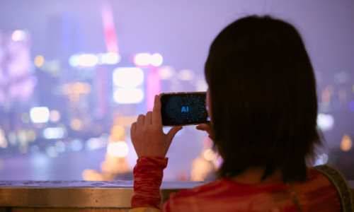 O tânără influencer din China, „șocată” să descopere că apărea într-un serial generat cu AI: Am simţit o teamă profundă