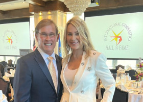 Nadia Comăneci, surprinsă dansând pe Mambo No. 5 la turneul de tenis de la Madrid. Marea gimnastă a sărbătorit 30 de ani de la căsătoria cu Bart Conner