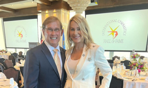 Nadia Comăneci, surprinsă dansând pe Mambo No. 5 la turneul de tenis de la Madrid. Marea gimnastă a sărbătorit 30 de ani de la căsătoria cu Bart Conner