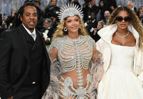 Imagini fabuloase de la Met Gala 2026! Aparițiile istorice bifate de Beyoncé și Rihanna pe covorul roșu