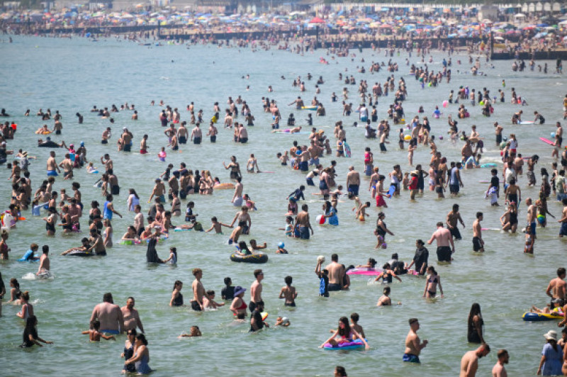 UK Experiences First Heatwave Of 2026 On May Bank Holiday Weekend