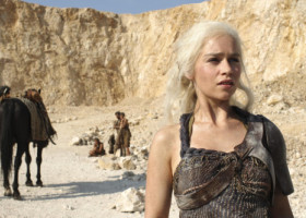 „Aș fi condus mașini scumpe!” Emilia Clarke rupe tăcerea după ce s-a zvonit că a luat 300.000 de dolari per episod în „Game of Thrones”