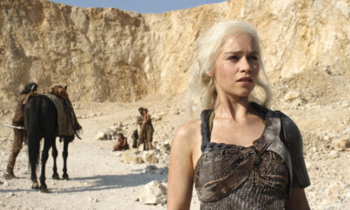 „Aș fi condus mașini scumpe!” Emilia Clarke rupe tăcerea după ce s-a zvonit că a luat 300.000 de dolari per episod în „Game of Thrones”