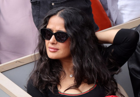 Salma Hayek a făcut furori în tribune la Roland Garros. Alături de actrița din „Desperado” s-a aflat și soțul ei miliardar