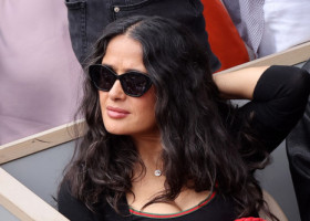 Salma Hayek a făcut furori în tribune la Roland Garros. Alături de actrița din „Desperado” s-a aflat și soțul ei miliardar