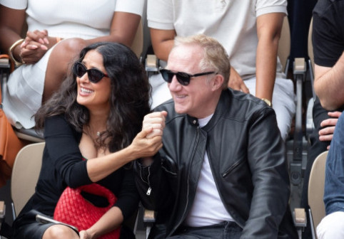 Salma Hayek a făcut furori în tribune la Roland Garros. Alături de actrița din „Desperado” s-a aflat și soțul ei miliardar