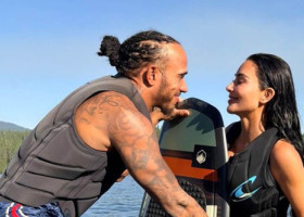 Lewis Hamilton, fotografie romantică pe plajă alături de Kim Kardashian. Postarea de 3,4 milioane de like-uri