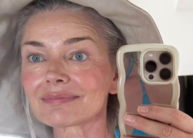 Modelul care nu-și ascunde nici vârsta, nici silueta. Paulina Porizkova, superbă în costum de baie la 61 de ani