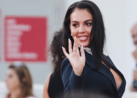 Georgina Rodriguez, apariție spectaculoasă la Veneția după nunta cu celebrul fotbalist. „Mrs. Ronaldo” și-a etalat cu mândrie verigheta