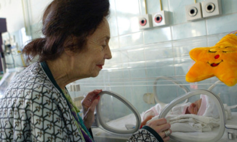 Probleme pentru Adriana Iliescu, femeia care a devenit mamă la 66 de ani. Se judecă de peste 20 de ani cu rudele pentru casa familiei. Ce a pățit