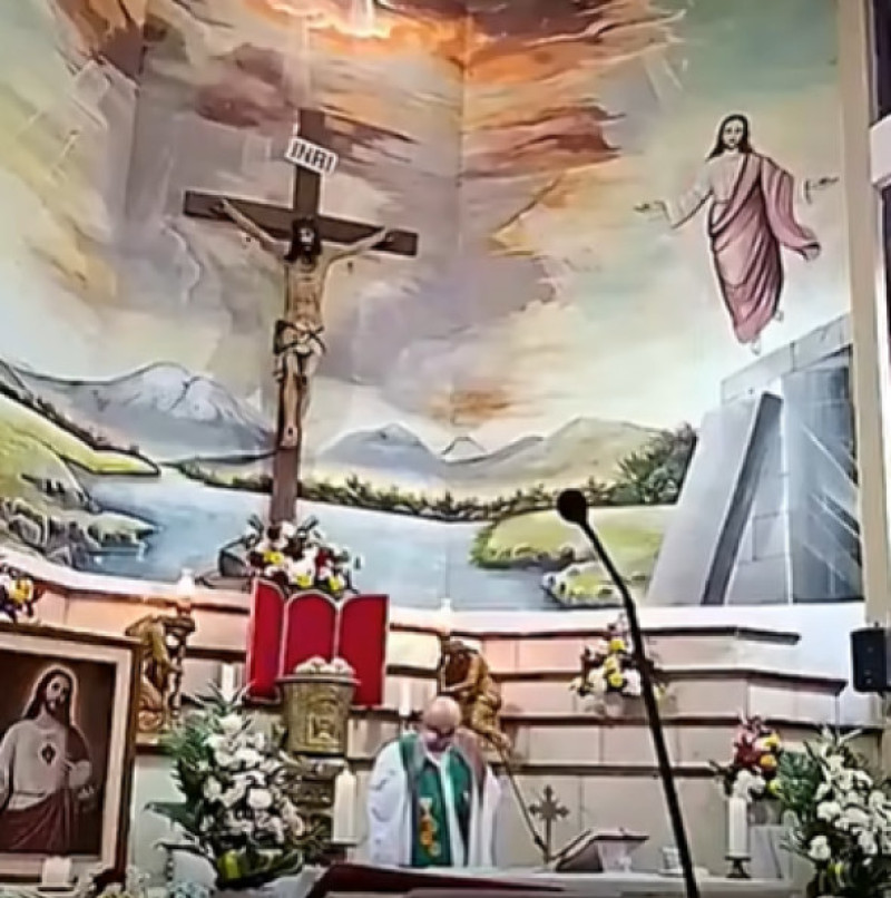 preot mort dupa ce o cruce a cazut peste el (2)