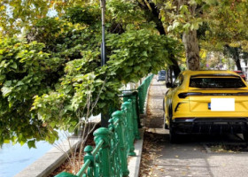 Un Lamborghini de 300.000 de euro, parcat pe trotuar în București, a stârnit revoltă pe internet: “De unde să mai aibă bani de parcare?”