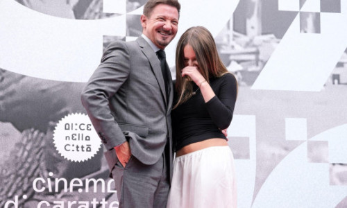 Jeremy Renner, cel mai mândru tată alături de fiica lui la Roma. Gestul plin de duioșie făcut de actorul din „Hawkeye”