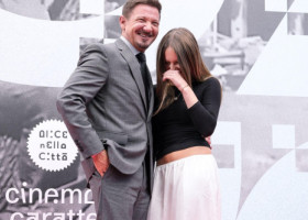 Jeremy Renner, cel mai mândru tată alături de fiica lui la Roma. Gestul plin de duioșie făcut de actorul din „Hawkeye”