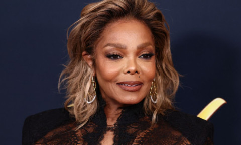 La 60 de ani, Janet Jackson continuă să atragă toate privirile. Artista a fost imaginea eleganței într-o rochie din dantelă neagră