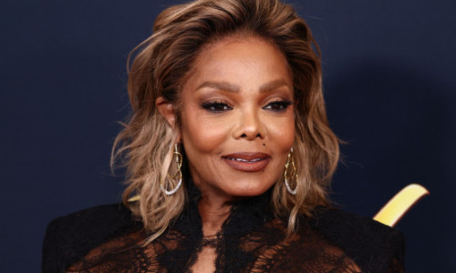 La 60 de ani, Janet Jackson continuă să atragă toate privirile. Artista a fost imaginea eleganței într-o rochie din dantelă neagră