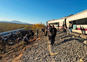"Îmi amintesc doar cum mă rostogoleam pe podea". Mărturii cutremurătoare după accidentul feroviar din Spania. Pasagerii au spart geamurile pentru a ieși