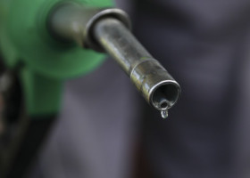 Un român a încercat să îi păcălească pe unguri să cumpere benzină la preț plafonat