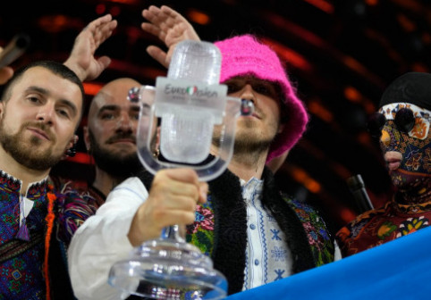 Kalush Orchestra va vinde prin licitaţie trofeul Eurovision. Banii vor merge către armata ucraineană